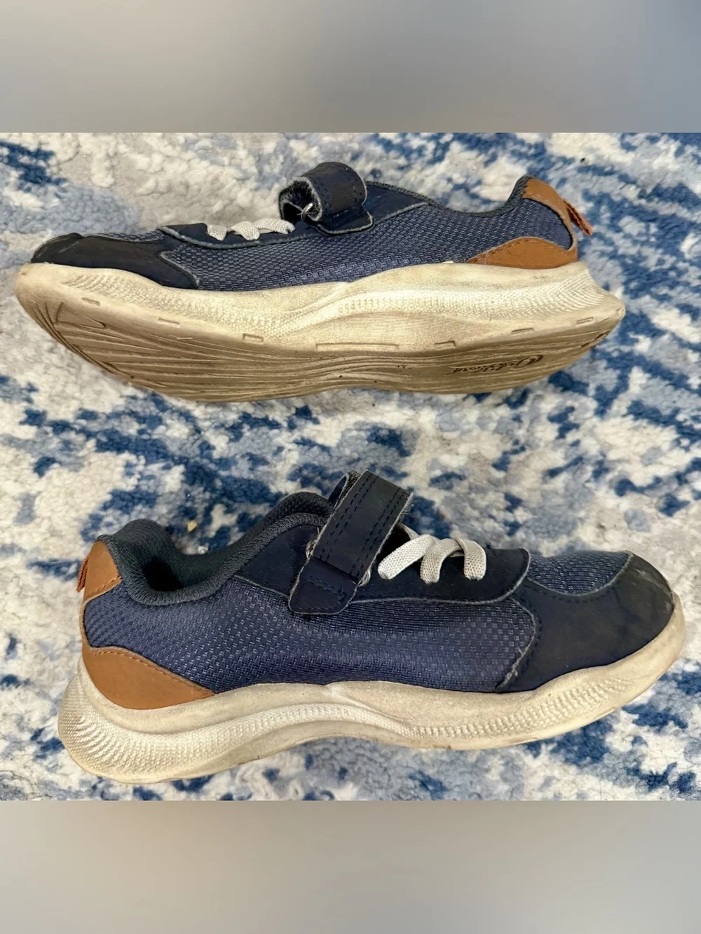 OshKosh B'gosh Navy and White Kids Hook-and-Loop Sneakers